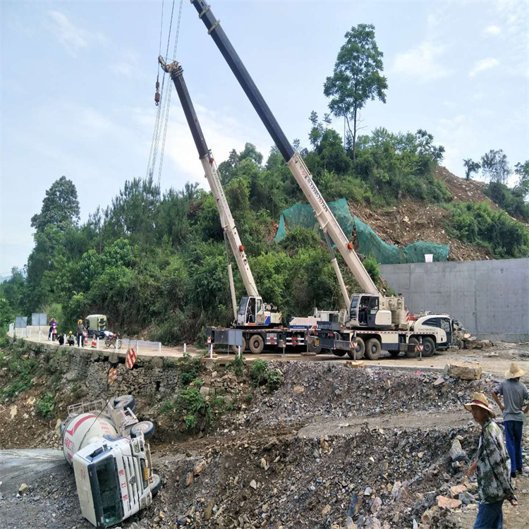 新华汽车掉沟里叫吊车救援要多少钱