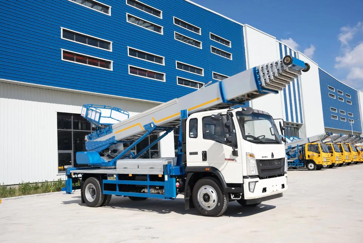 新华出租云梯车高空作业车 建筑垃圾搬运